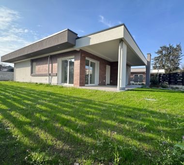 VILLA via Don Sturzo, Magnago